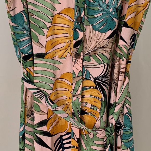 SUCH A PRETTY DRESS - Sleeveless Leaf Print - Picture 4 of 10